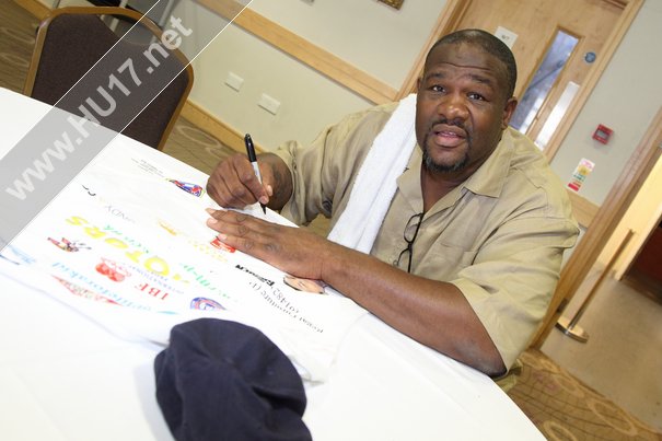 Former World Heavy Weight Champion Riddick Bowe To Fight In Hull