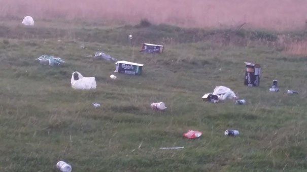 Kind Hearted Local Cleans Up Discarded Rubbish On Westwood