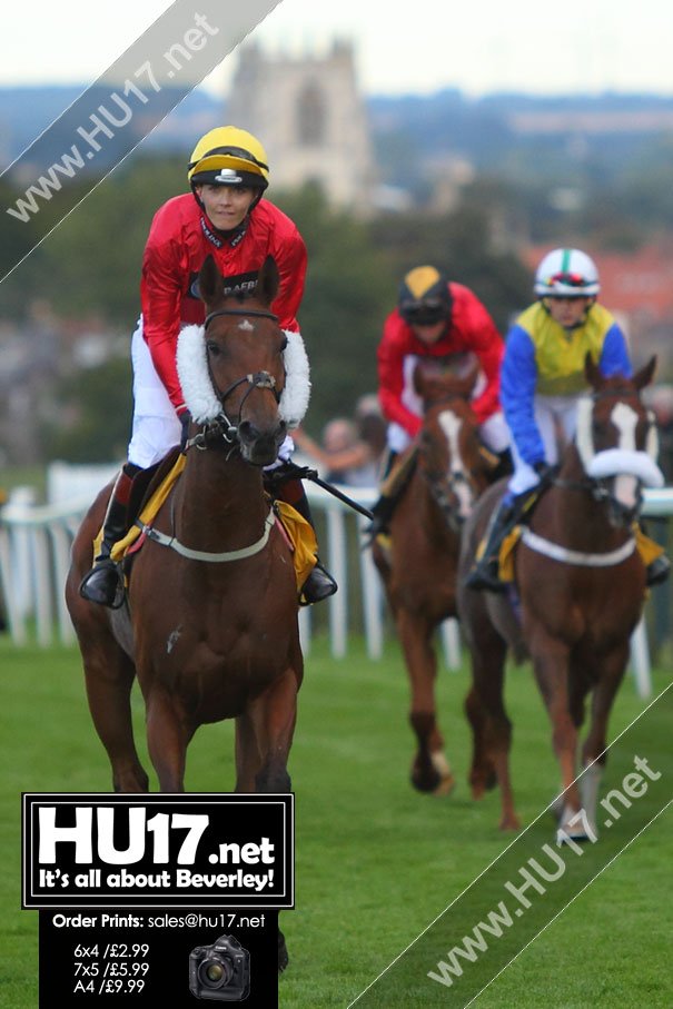 Victoria Pendleton Appears at Beverley Races