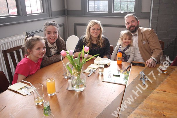 OUT & ABOUT : Mother's Day @ The Rose and Crown