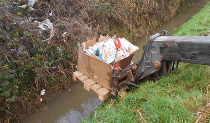 Hull Fly-Tipper Ordered To Pay £400 For Dumping Box Of Wrapping Paper In Paull