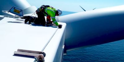 World's Largest Offshore Wind Farm Generates First Power